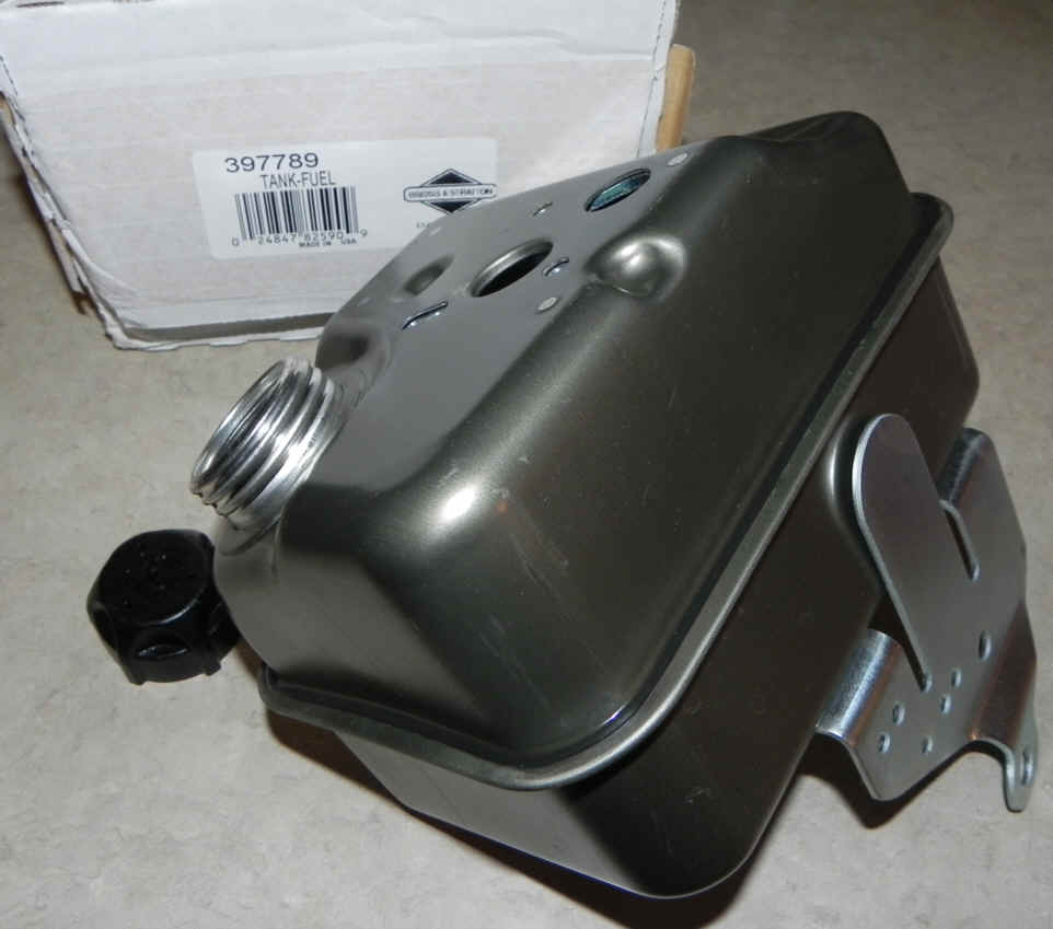 Briggs & Stratton OEM Fuel Tank Assembly Part # 490622 - NEW - Genuine  Part